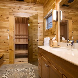 Интериор на съблекалнята с мивка