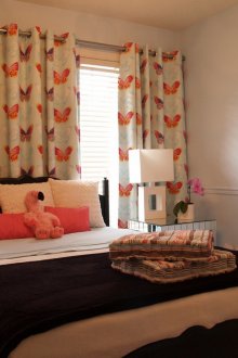 Combination of blinds and curtains on the grommets in the bedroom