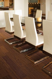 Кафяви гланцови мебели