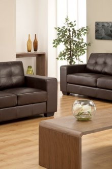 Кафяв кожен диван