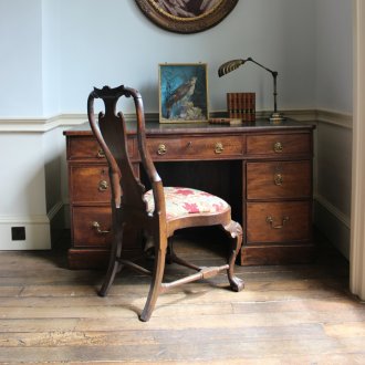 Кафяво бюро