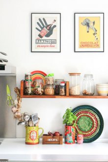 Рафтове във вътрешността на кухнята