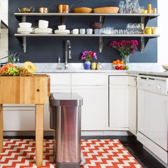 Модерна кухня с рафтове