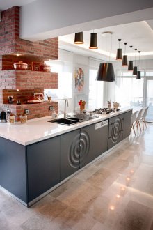 Тухлени рафтове в кухнята