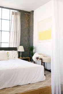 Сива тухлена стена в интериора