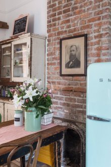 Изтъркана шик тухлена стена