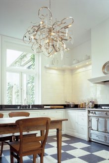 Полилей за опънат таван в кухнята