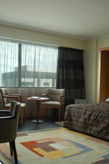 Reka bentuk Laconic bilik tidur dengan kajian