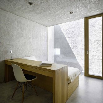 Bilik tidur loteng dengan kajian