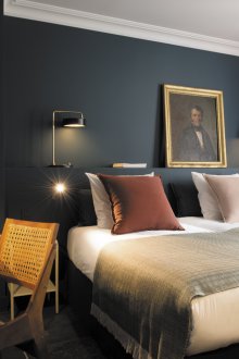 Bilik tidur gaya retro dengan kajian