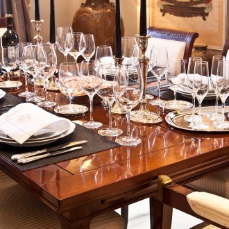 Класическа трапезна маса