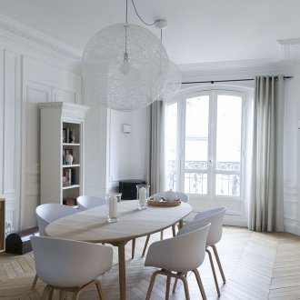 Дървена маса за хранене