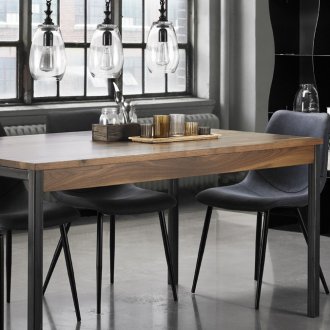 Таванска трапезна маса