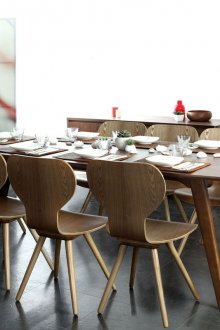 Трапезна маса в стила на модерна