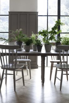 Сива маса за хранене