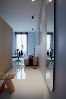 Стенно огледало в коридора