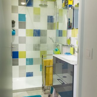 Дизайн на плочки в банята 9 кв. m