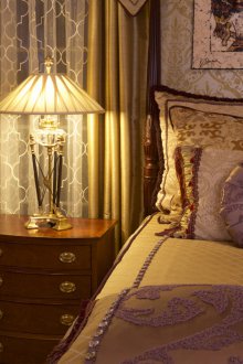 Lampu tepi katil klasik