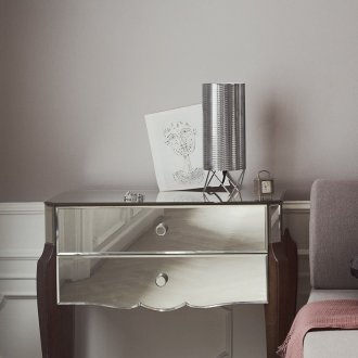 Lampu tepi katil logam