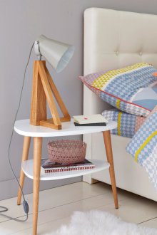 Lampu tepi katil berpusing