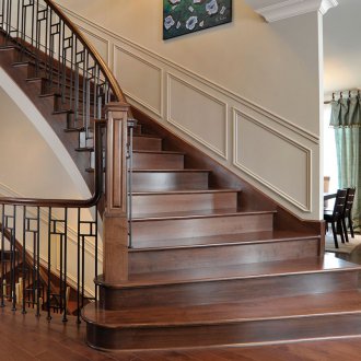 Парапет за стълби в къщата