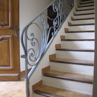 Парапети от ковано желязо за стълби