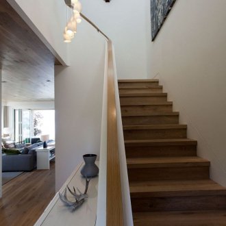 Монолитен парапет за стълби