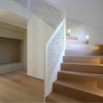 Перфориран парапет на стълбището