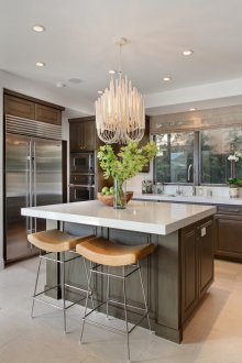 Американски хладилник в кухнята