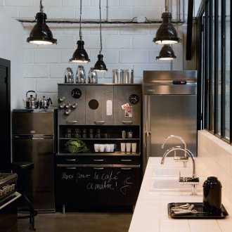 Местоположението на хладилника в кухнята в стил лофт