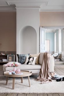 Бледо розов интериор