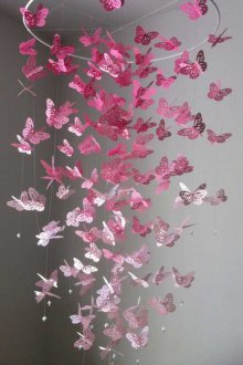 Гирлянда от пеперуди в декора на интериора
