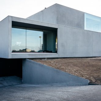 Високотехнологична бетонна къща