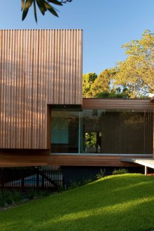 Къща с високотехнологично дърво