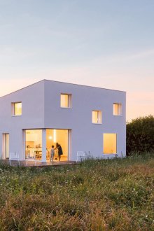 Лаконична високотехнологична къща