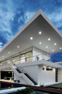 Къща с балдахин с високи технологии