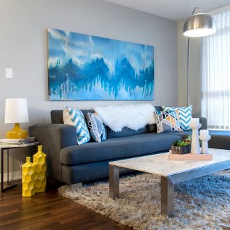 Жълта подова ваза