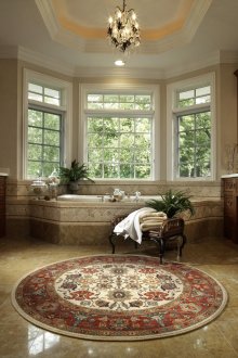Кръгъл килим в класическа баня