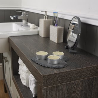 Шкаф за венге в банята