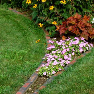 정원의 벽돌 테두리