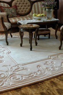 Релефен килим в класическата всекидневна