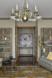 Необичаен килим със златен принт в интериора на Арт Нуво