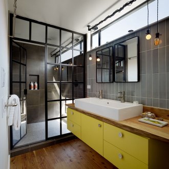 Дизайн на душ без таванско помещение