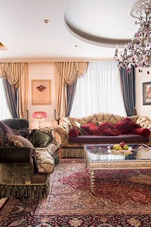 Големи килими в класическата всекидневна