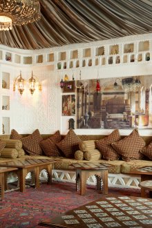 Красиви гардеробни сандъци в интериора в ориенталски стил