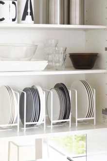 Компактно съхранение на чинии в кухнята