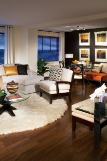 Кръгъл килим в малък апартамент