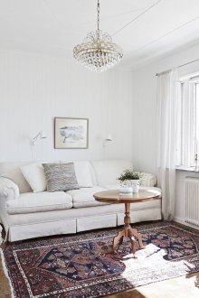 Килим с шарки в светла всекидневна