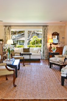 Плетена килим в хола