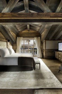 Сребърен килим в спалня в спалня